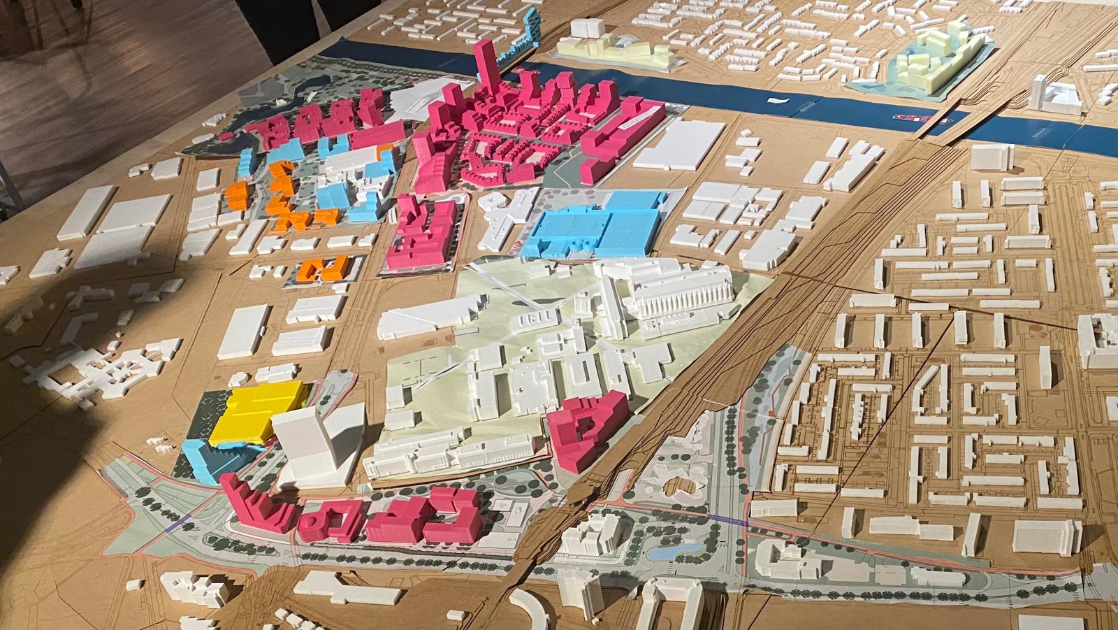 Zorgen over parkeerdruk Aubadestraat rondom nieuwbouwplannen Winkelsteeg